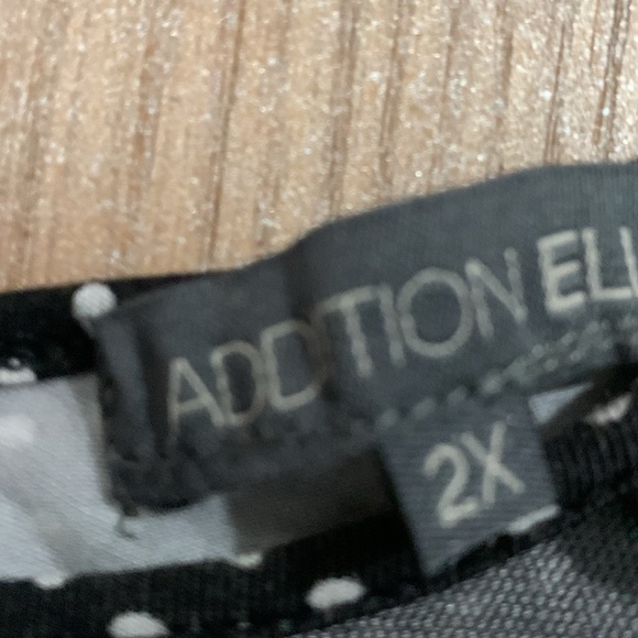 Sleeveless top with mesh and lace insert on top - low back - Picture 5 of 5